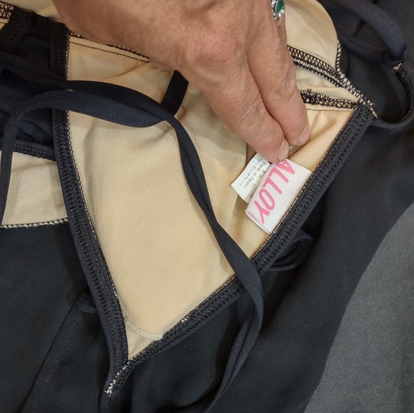 Swimsuit Alloy xl juniors nwot and Cover up Gilligan & O'Malley s/m woman's - Picture 8 of 11